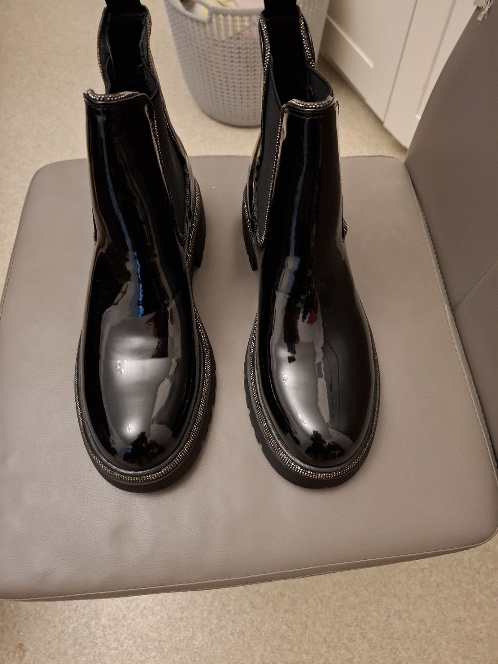 Damenschuhe: Bottines vernies noires stylées – Neu und originalverpackt aus Oberengstringen von Jmiri 1