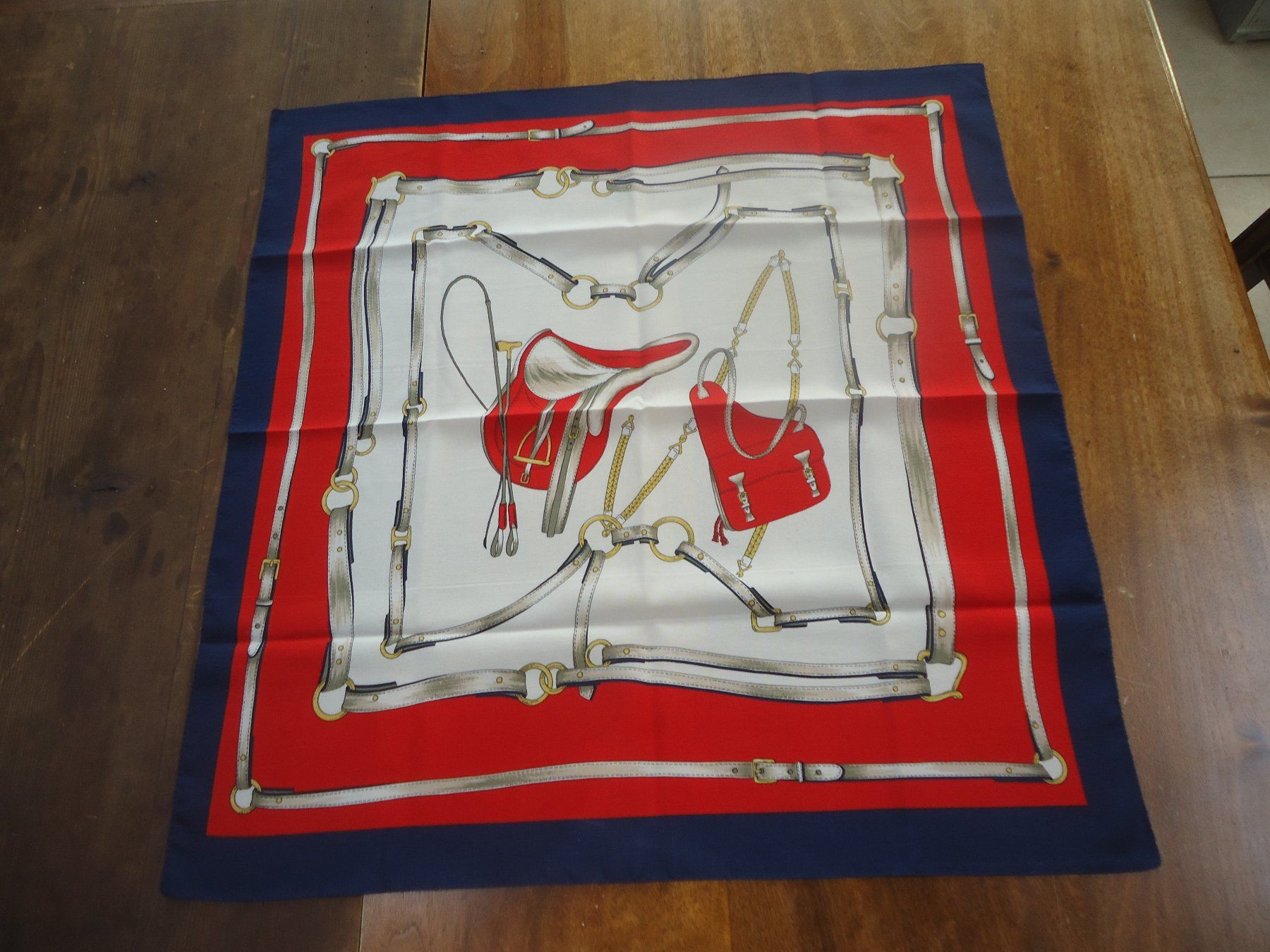 Foulard & Sciarpe: Foulard motifs équestres – Usato da Vessy venduto da mafabe