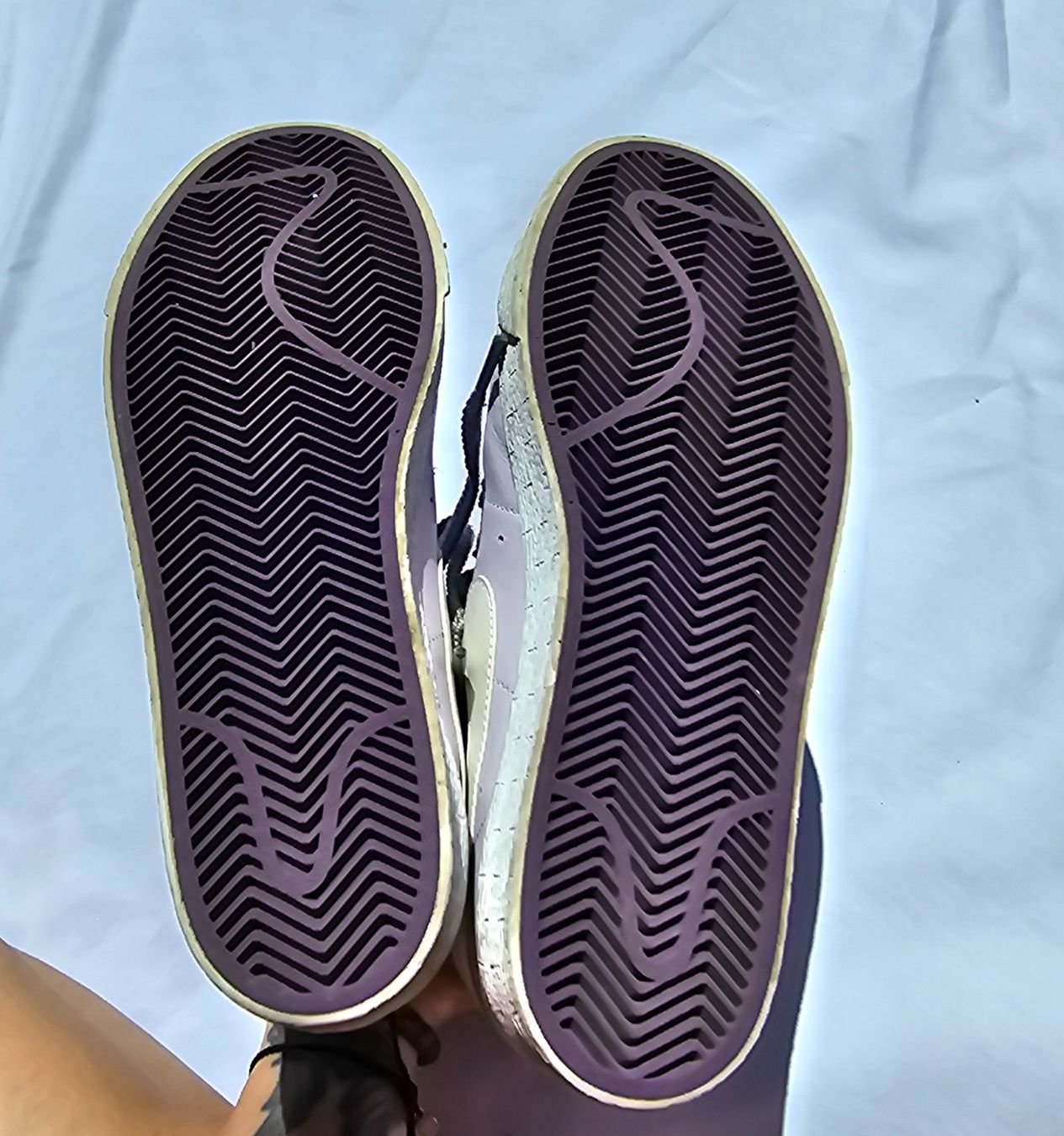 Nike Scarpe da donna: Nike Sneaker lila / violett glänzend Gr. 38.5 – Usato da Füllinsdorf venduto da Sunnebliemli7 5