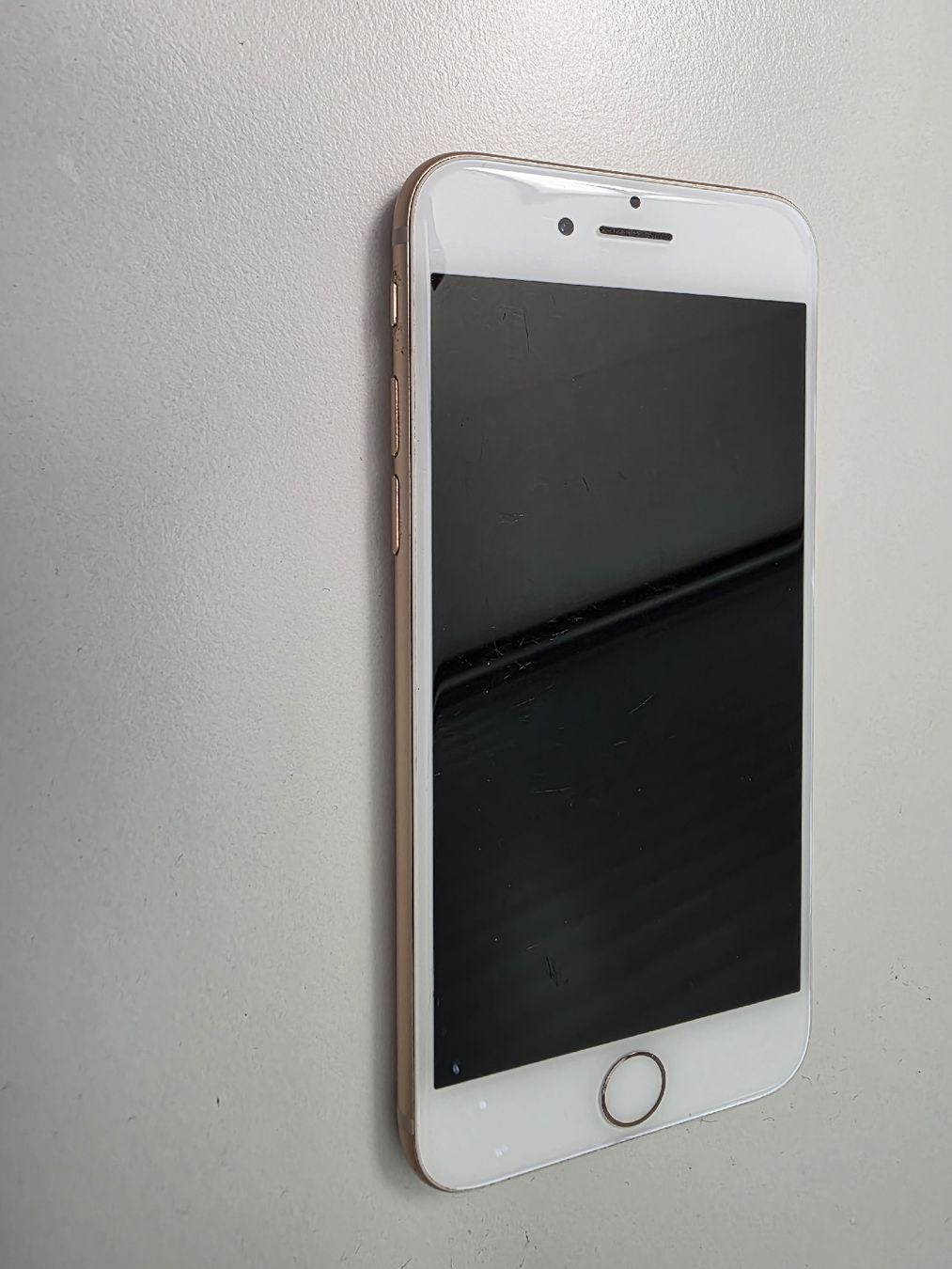 Apple Telefoni cellulari / Smartphones: iPhone 8 64GB Gold mit Zubehör – Usato da Muhen venduto da der_vpb8