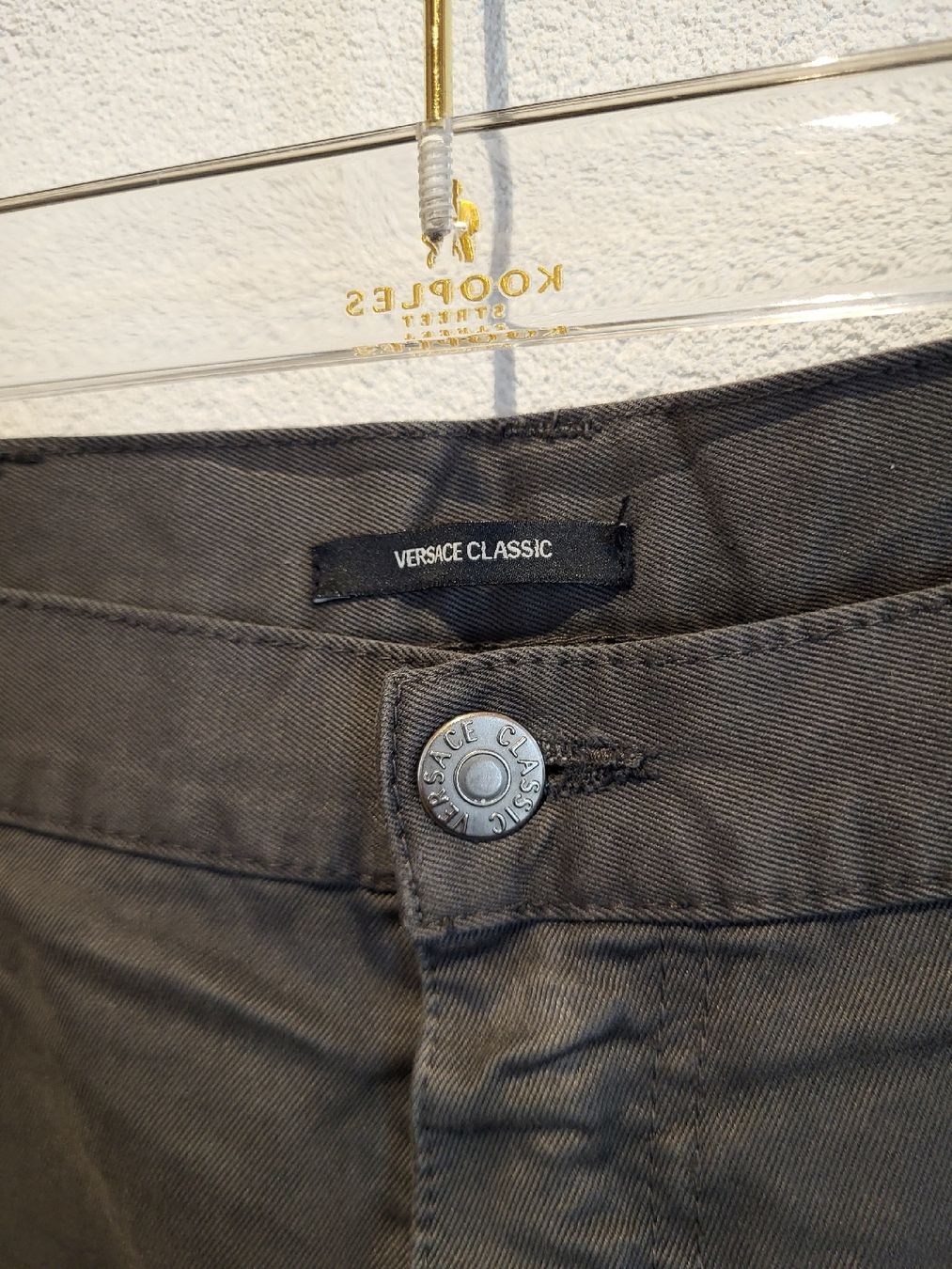 Versace Jeans: VERSACE - Jeans Taille 36, Excellent État – Usato da Haute-Nendaz venduto da DetoutDerien 4