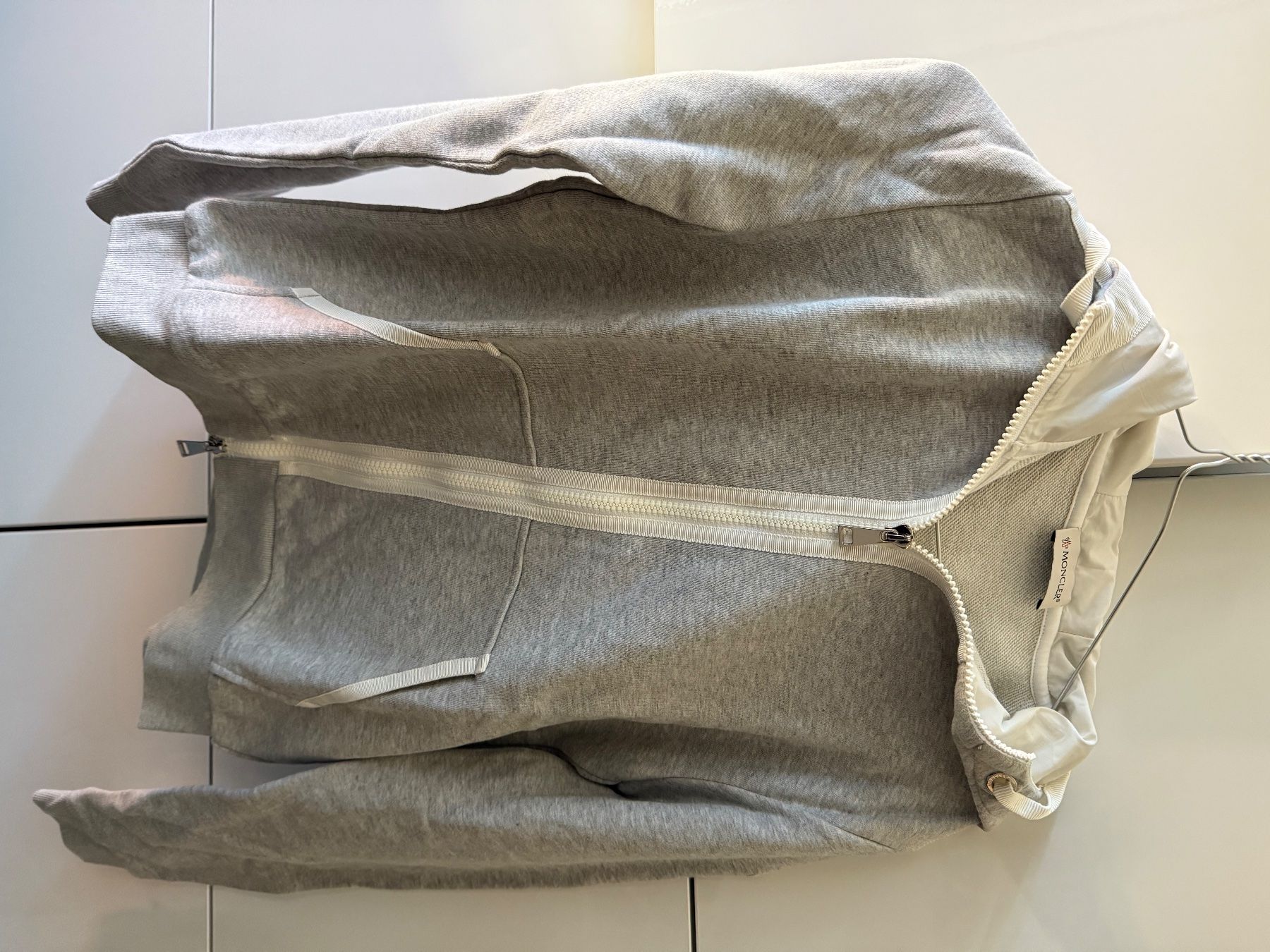 Moncler Gilet & Giacche senza maniche: Moncler gilet à zip avec capuche – Usato da Gimel venduto da fan_8tvc