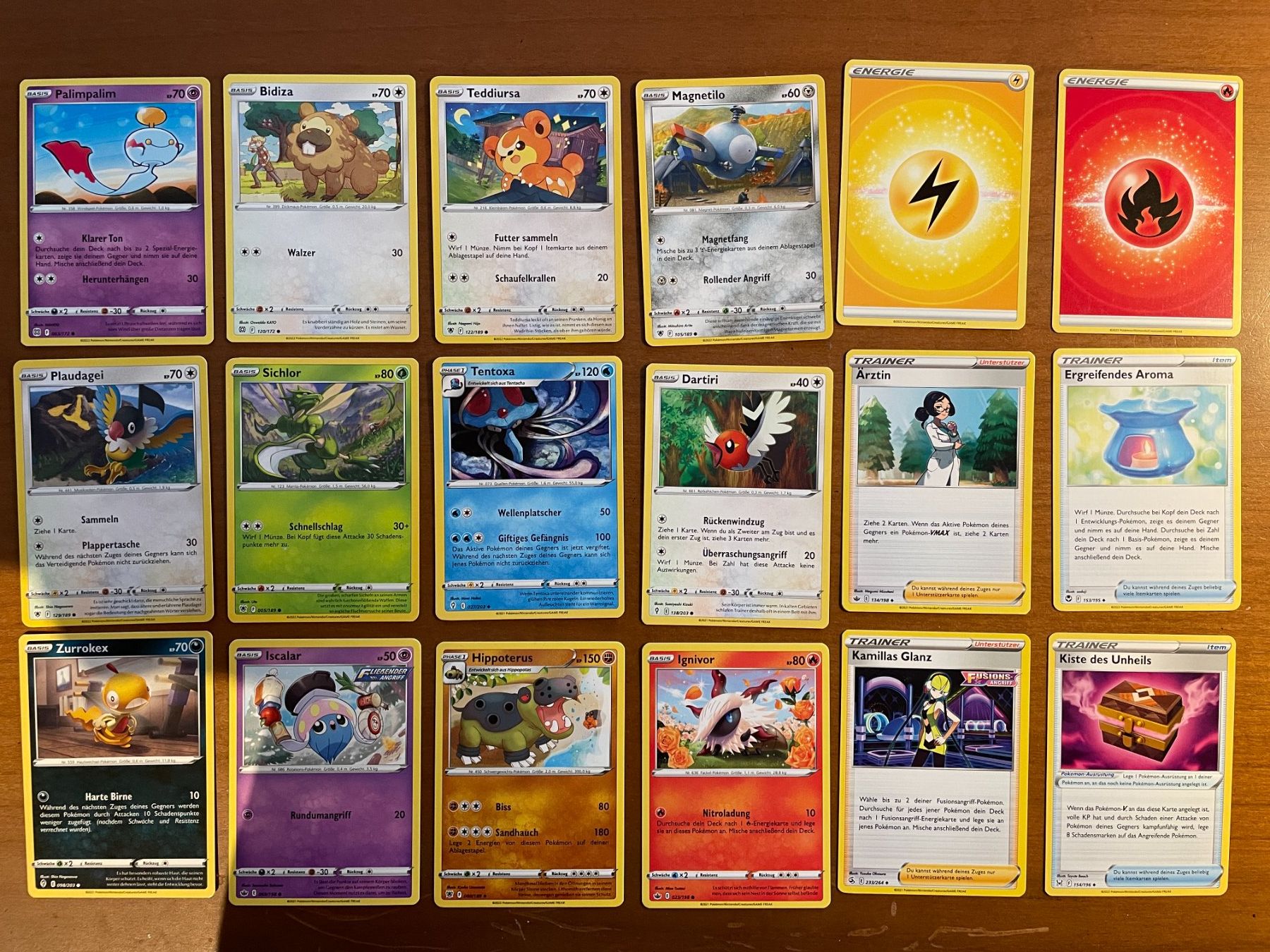 Pokémon Carte collezionabili: Pokemon Karten Set (Versand gratis) – Nuovo (secondo la descrizione) da Chur venduto da Angerson