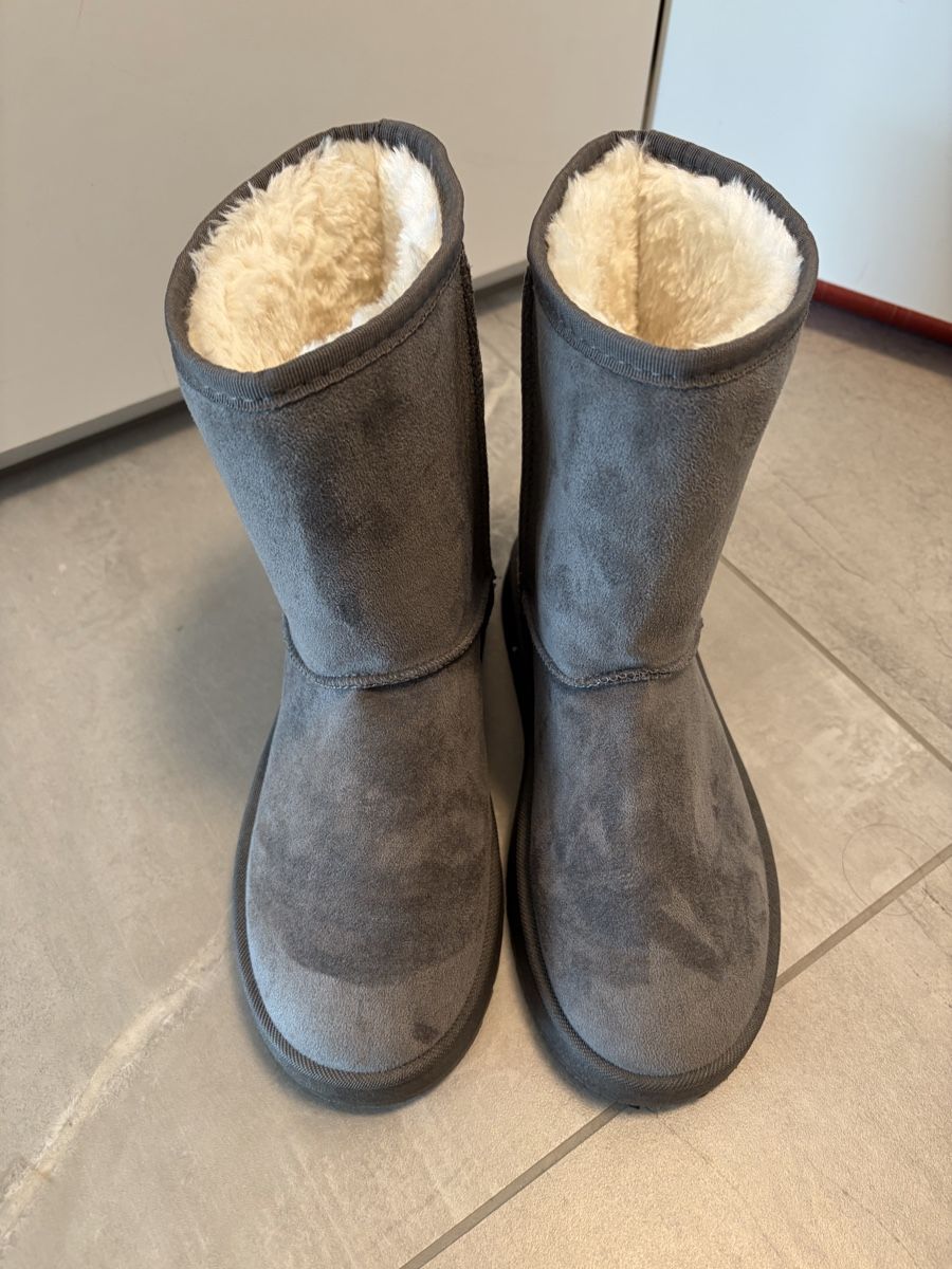 Chaussures femmes: graue Boots, Grösse 40 – D'occasion à Fischbach-Göslikon par Barbarak2