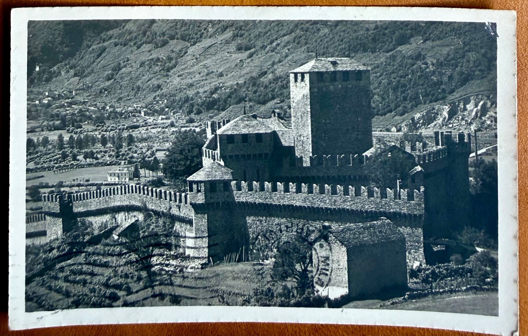 Cartoline postali: Bellinzona - Castello Svitto 1922 – Usato da Lutry venduto da Ediego