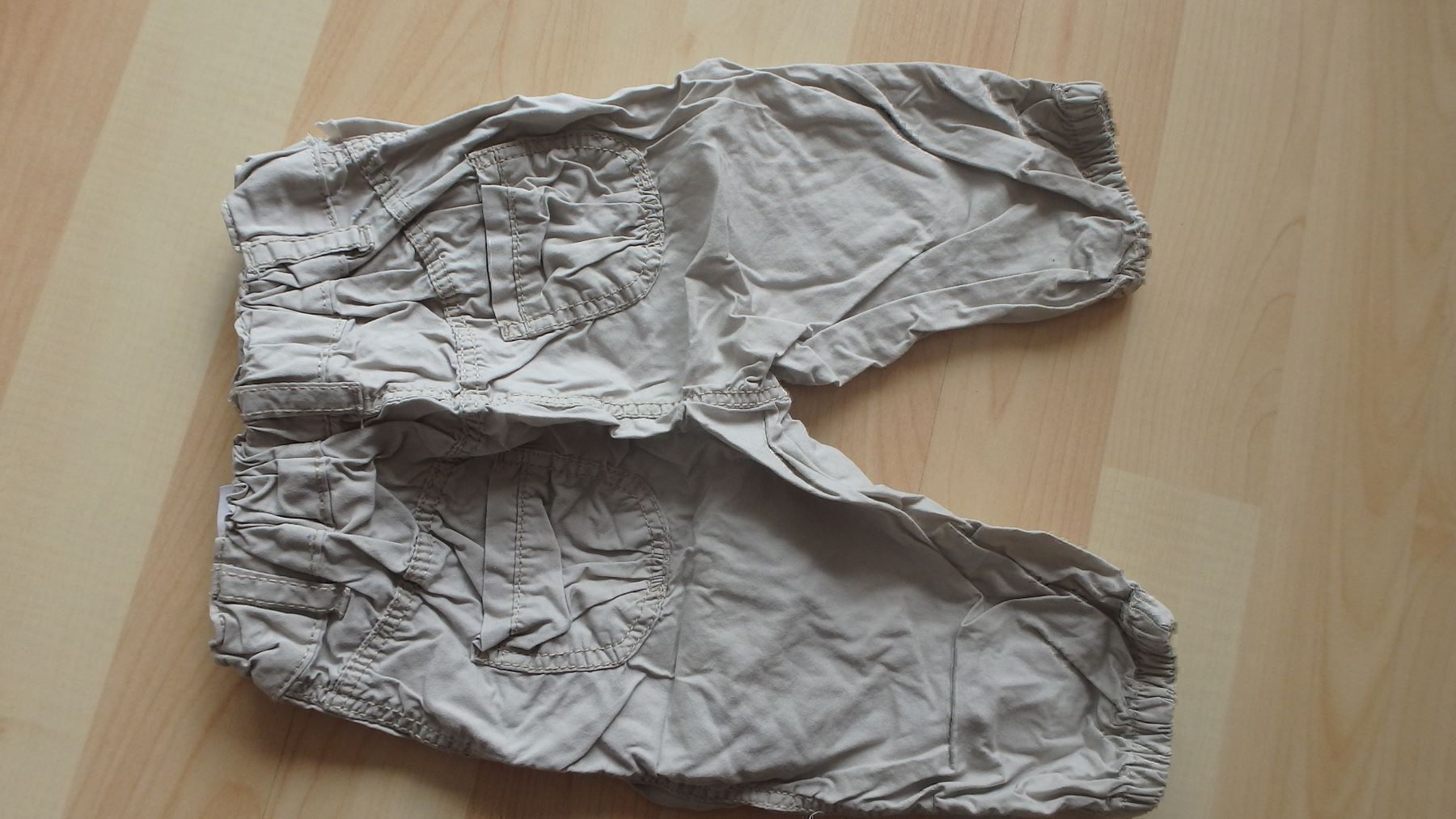H&M Pantaloni: Beige Hose von H&M Gr 62 – Usato da Riehen venduto da India13 1