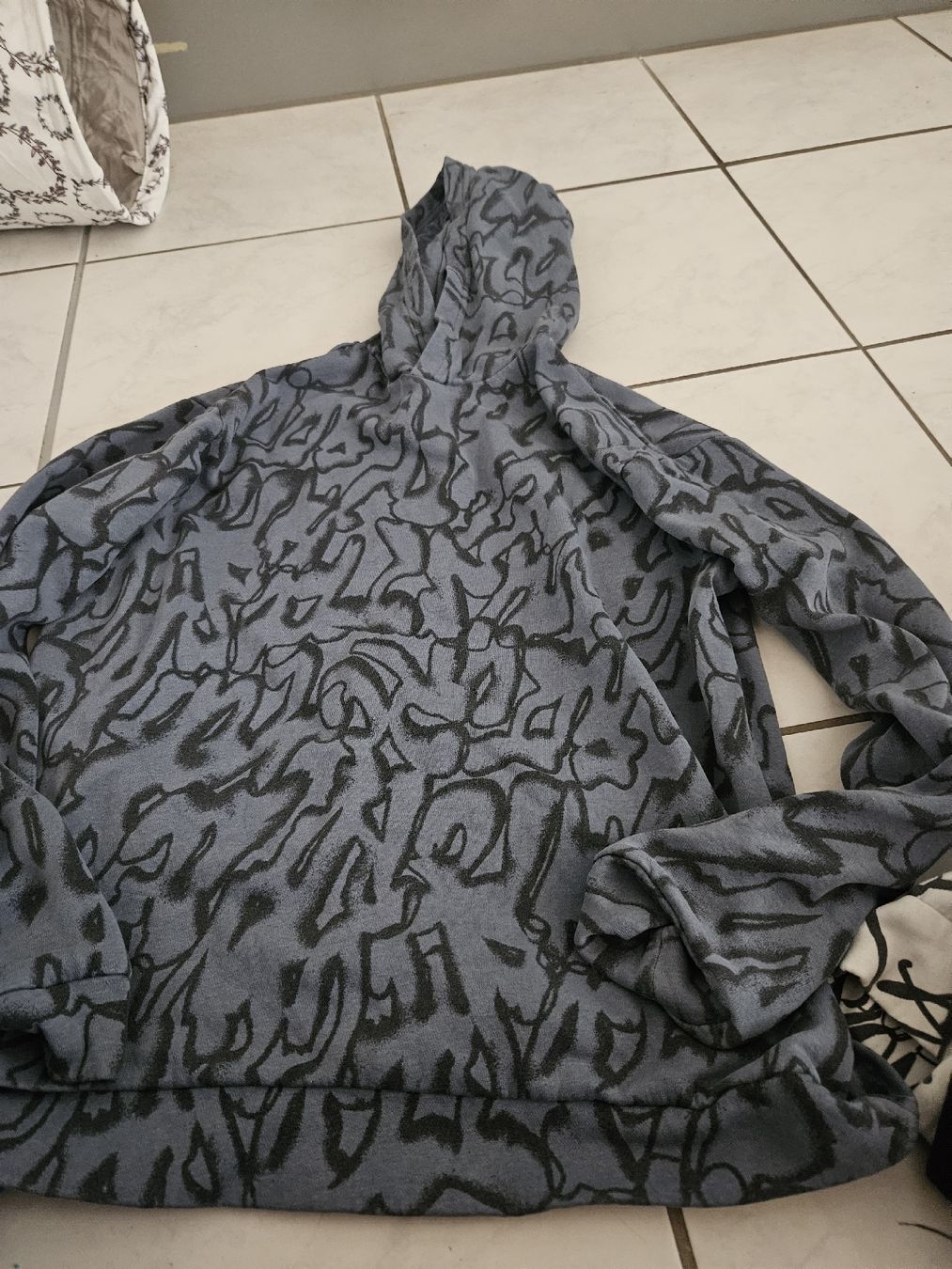 Kleiderpakete & -sets: 5 Kapuzenpullover H&M – Gebraucht aus Pfaffnau von sim_6rqw 3