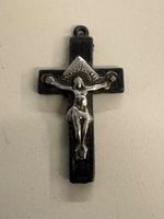 kleines Kreuz , 3 x 1,7 cm gross, Jesus silberfarben