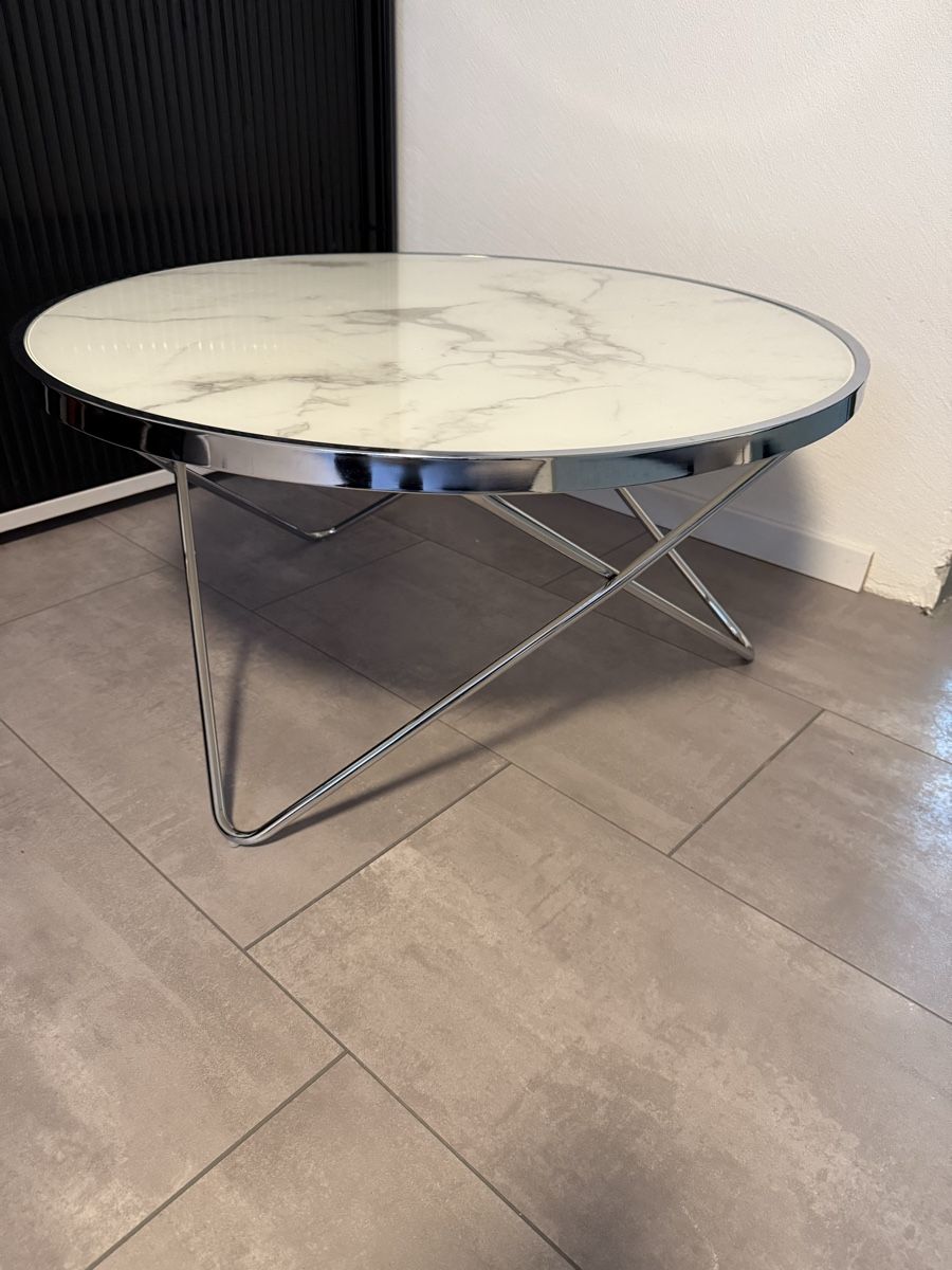 Tische: Runder Marmor Tisch, – Neu (gemäss Beschreibung) aus Buchs SG von -LIKI-