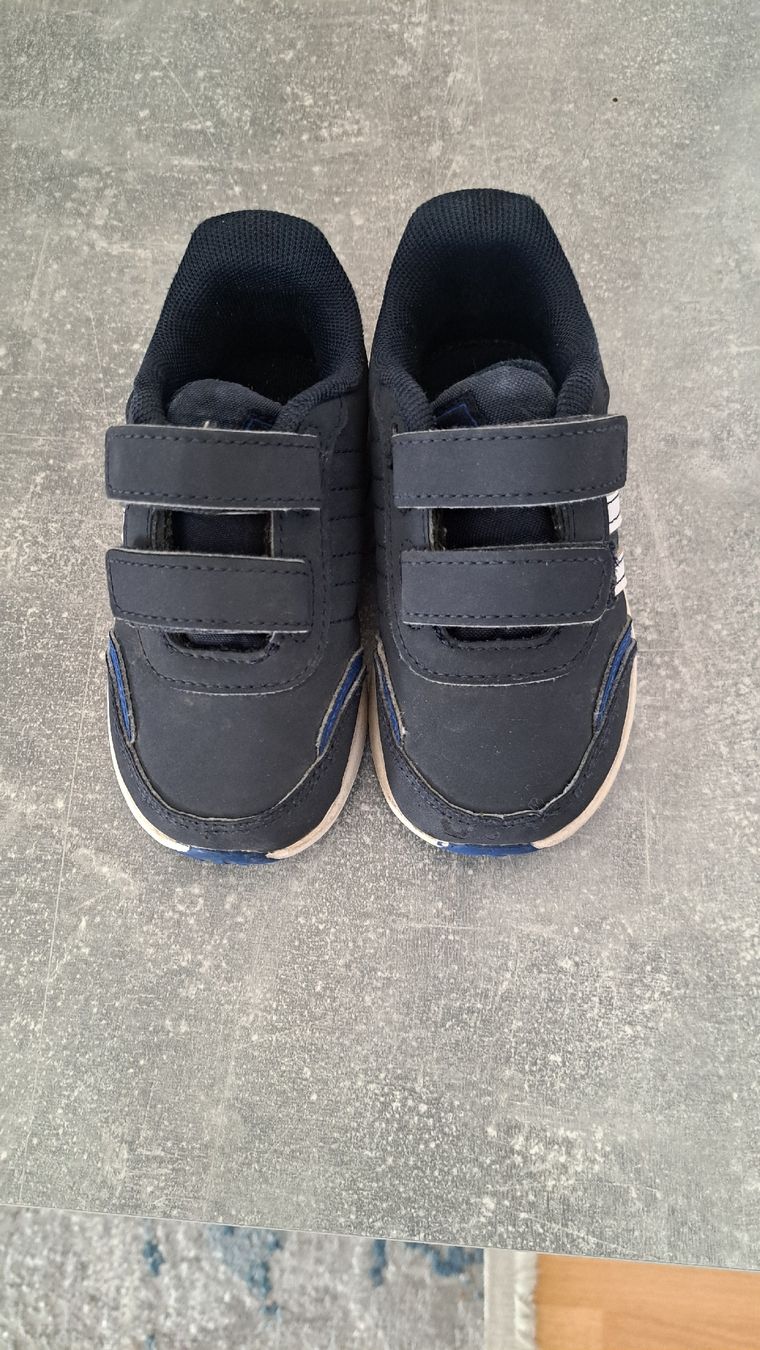 Adidas Scarpe per ragazzi: Kinderschuhe – Usato da Buchs SG venduto da VitaliiKu