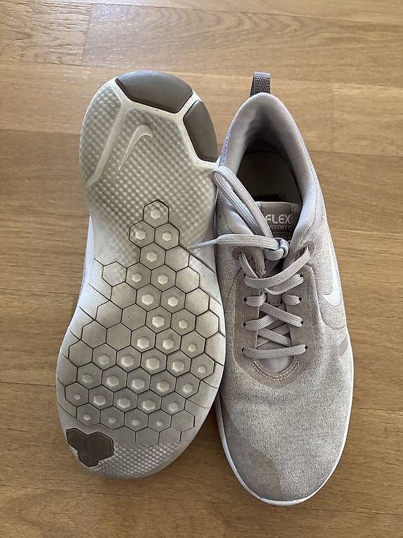 Nike Scarpe da donna: Nike Flex Damen gr. 38.5 – Usato da Zizers venduto da L.Berther 1
