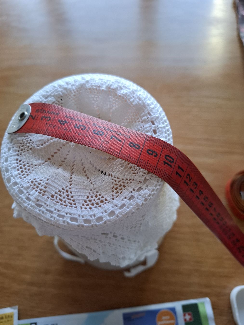 Berretti & Sciarpe: Süsses Baby Häubchen  Spitze – Usato da Thun venduto da kw50 4