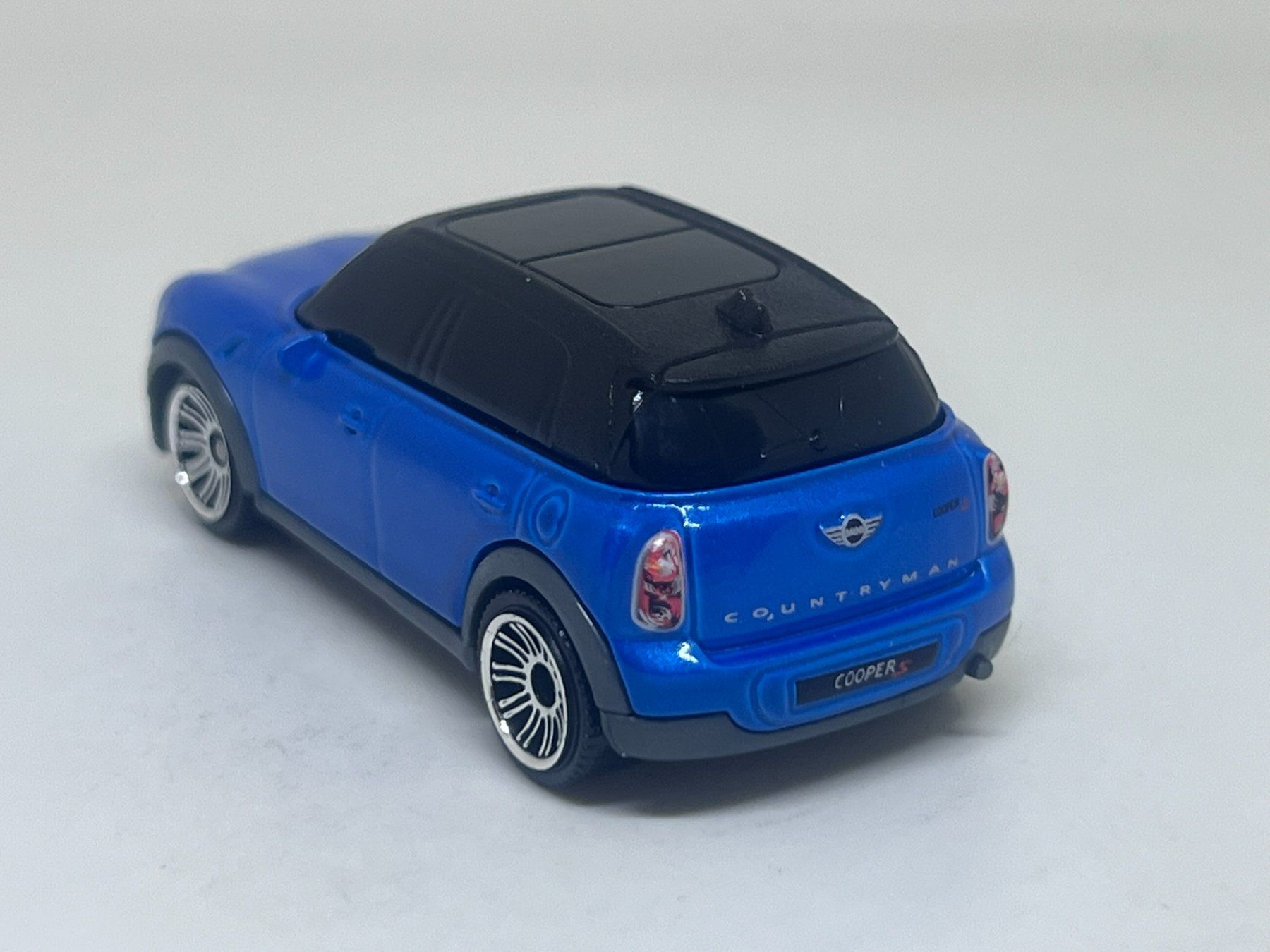 Matchbox Modellini d'auto: Matchbox 2011 Mini Cooper Countryman #681 – Usato da Wildegg venduto da LaaBoutique 2