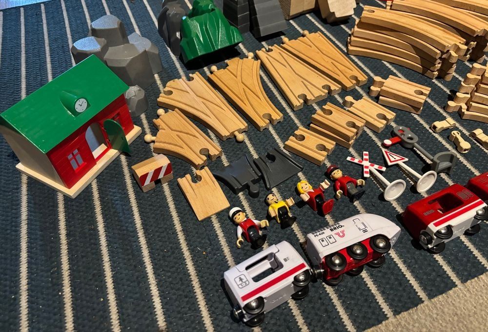 Brio Giocattoli: Brio-Eisenbahn + diverses Zubehör – Usato da Oberdorf SO venduto da adrianschluep87 3