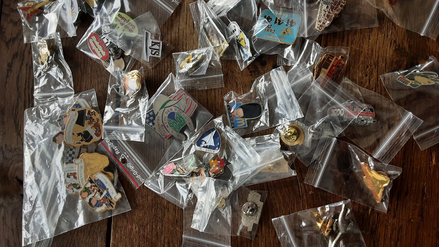 Swiss Placchette & Badge: pin’s divers – Nuovo e nell'imballaggio originale da Neuchâtel venduto da wyl_zxp8 1