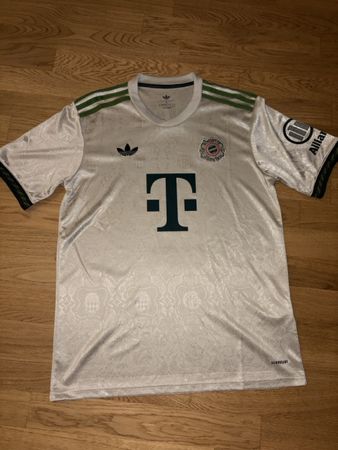 FC Bayern München Trikot (Oktoberfest) Olise 17
