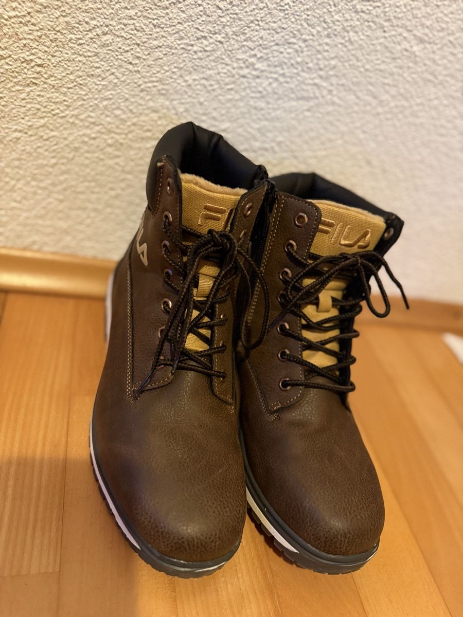 Scarpe per ragazzi: Junge Schuhe gr.40 – Usato da Amlikon-Bissegg venduto da Flowers_Blossom