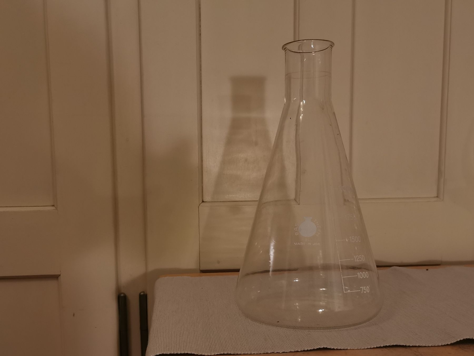 Caraffe: Sehr grosse antike Glasmansur Laborgefäss Erlenmeierkolben – Usato da Berneck venduto da Hansi_Muenz 3