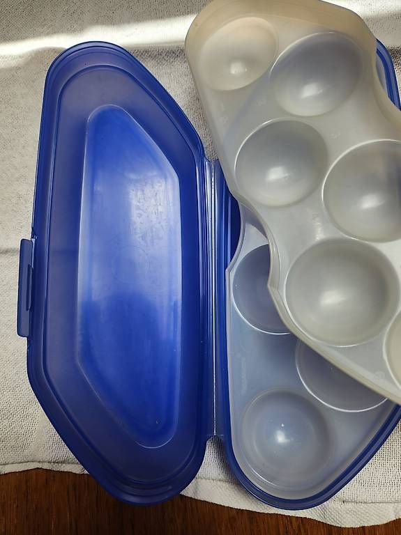 Tupperware Recipients et similaires: Tupperware Eierbox für 6 Eier  noch eine 2te vorhanden – D'occasion à Gstaad par Meiel2020 1