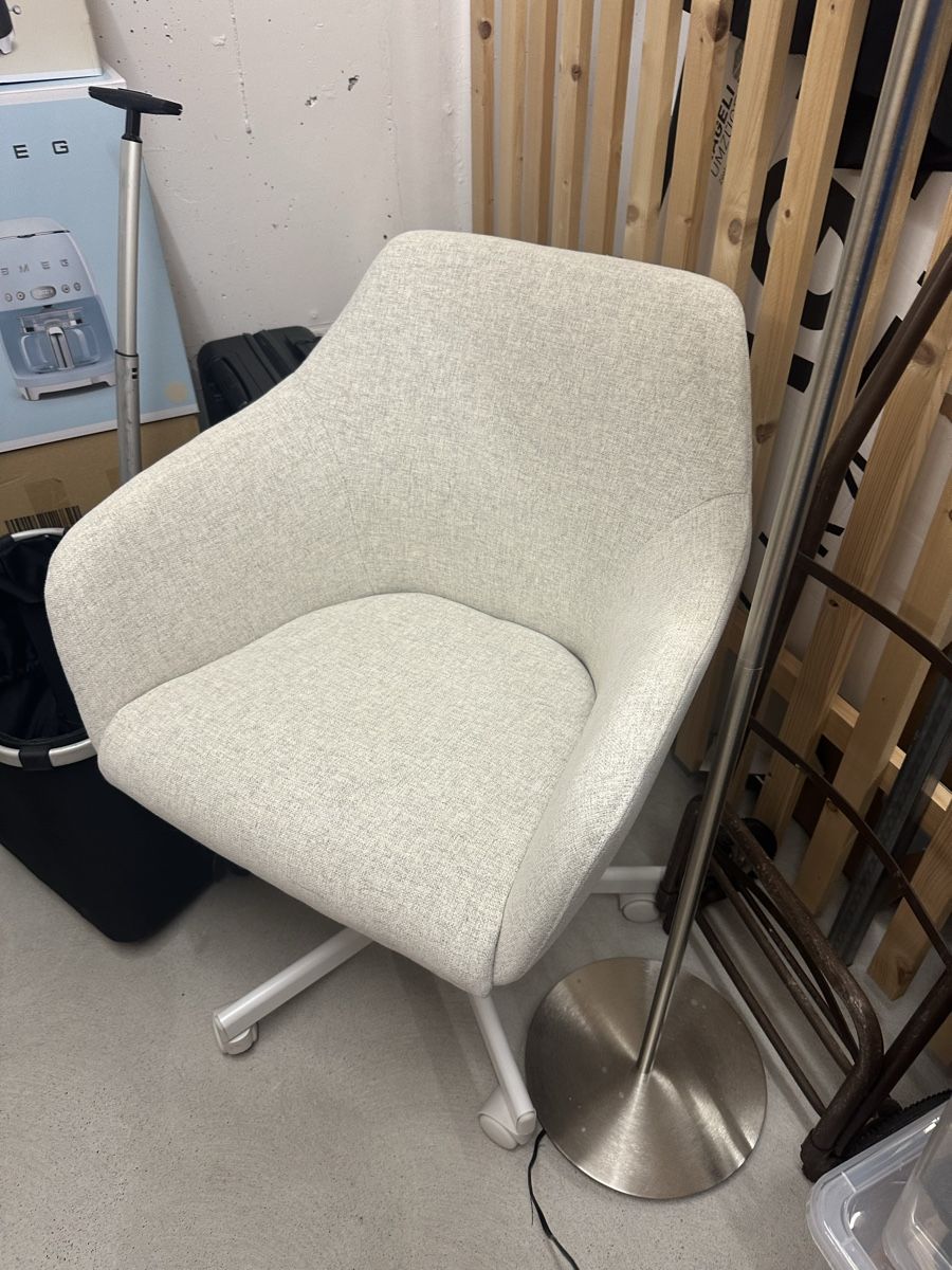 Ikea Poltrone: Beige/White Office Chair - great condition – Nuovo (secondo la descrizione) da Innerberg venduto da ana_2mbl 1