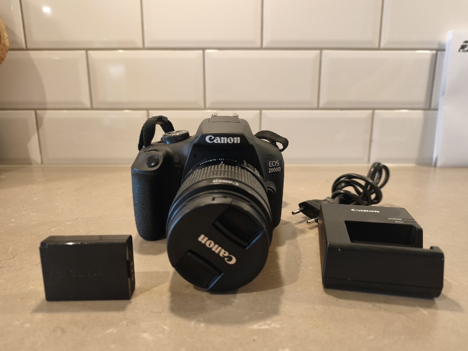 Canon Kamera: Canon EOS 2000D Digital Camera inkl. 18-55mm – Gebraucht aus Rütschelen von CoMiKaufmann