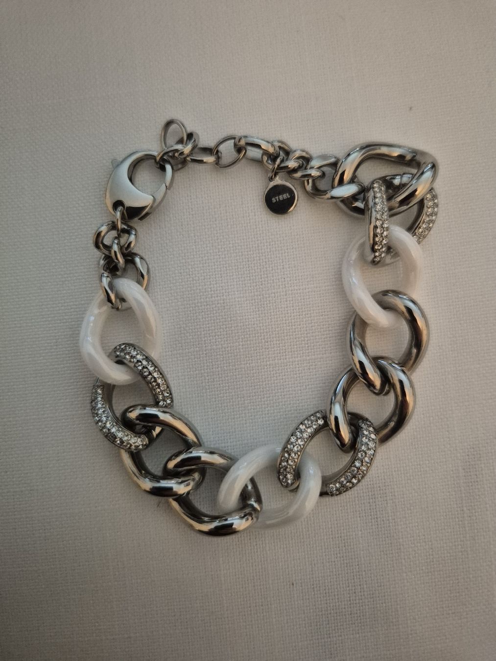 Bracciali & Braccialetti: DKNY white and silver chain bracelet  – Nuovo (secondo la descrizione) da Zürich venduto da mrs_kz6n