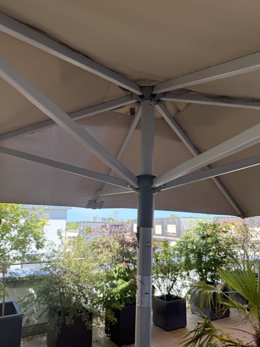 Parasols: Sonnenschirm – D'occasion à Ostermundigen par Schneehaesli08 5