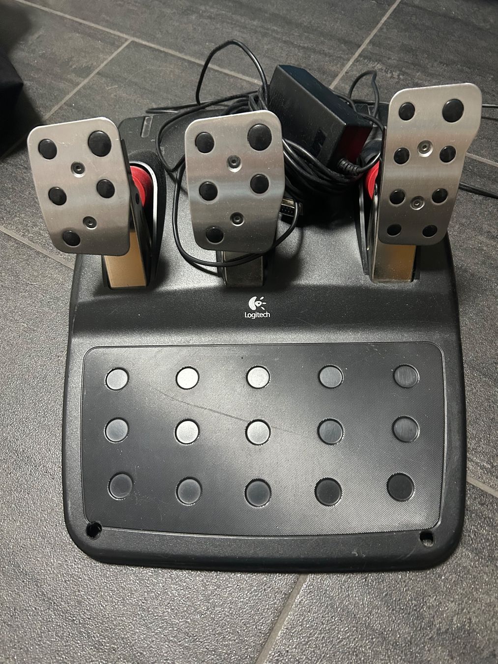 Logitech Manettes: Logitech Pedal Set gebraucht mit Netzteil – D'occasion à Schötz par chousan