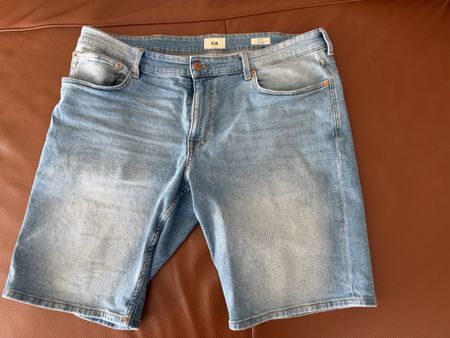 Herren Jeans Shorts C&A hellblau Grösse 34 neuwertig