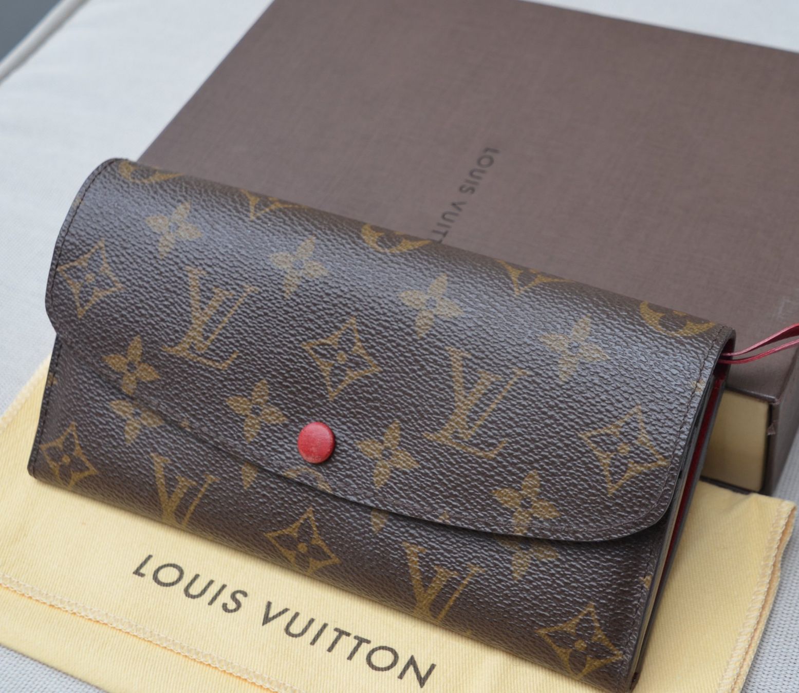 Louis Vuitton Portamonete: Louis Vuitton Emilie Portefeuille Wallet – Usato da Collonges venduto da arashee 2