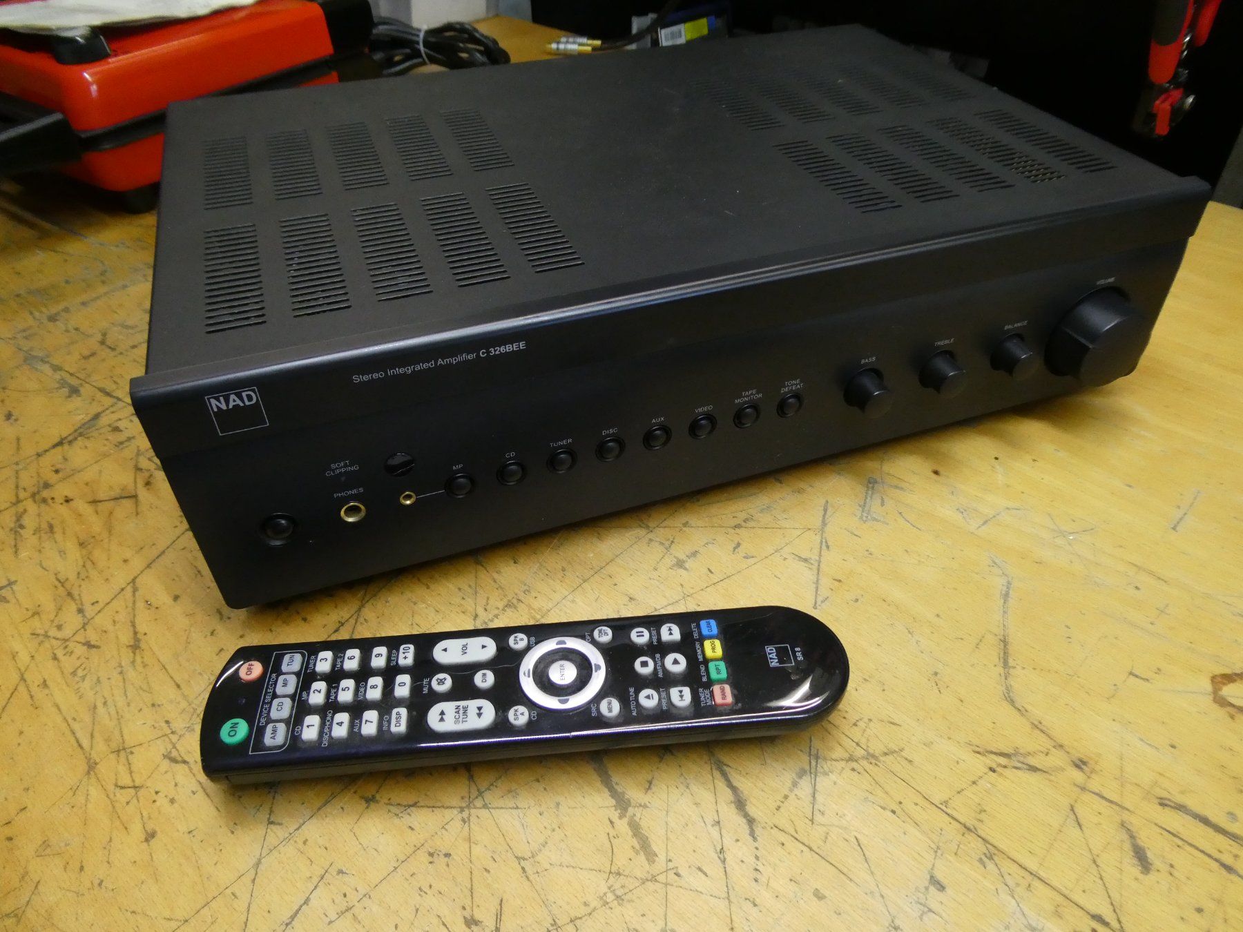 Nad Amplificatori: Amplificateur NAD C 326BEE noir avec télécommande – Usato da Etagnières venduto da emmaus.electro