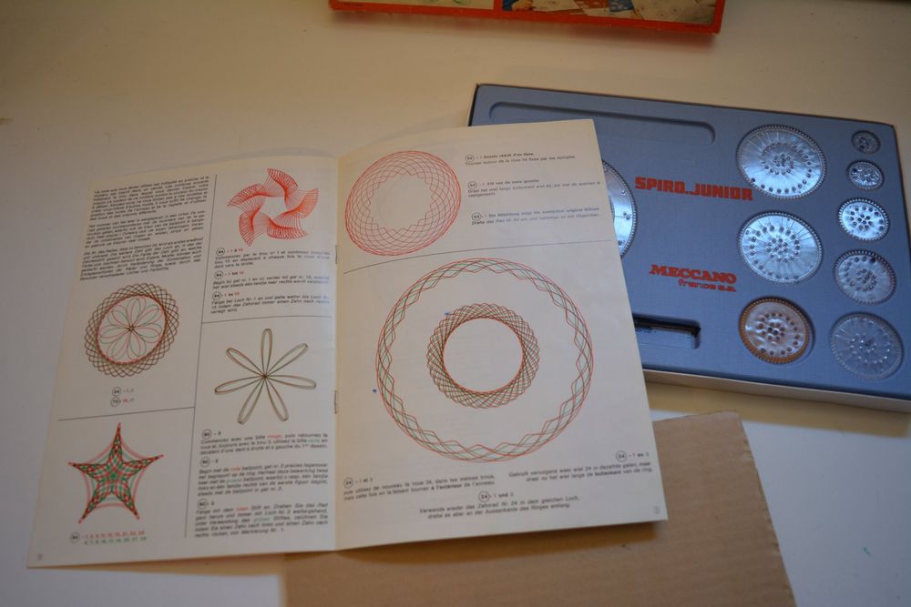 Produktbild von CCHAMP Spirograph Zeichenset - 10 Lineale + 10 Stifte Für Kreative Muster