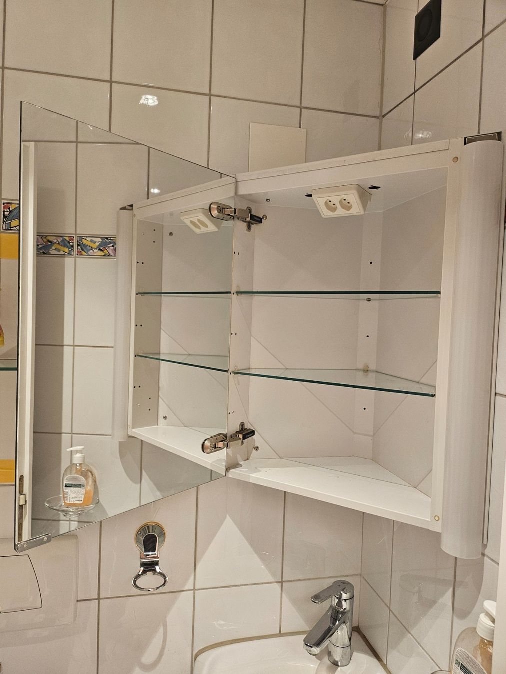 Armoires miroirs: Eck-Spiegelschrank – D'occasion à Hirzel par LisaS06 1