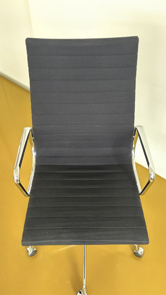 Vitra Chaises: Bürostuhl Vitra Eames EA 119 schwarz – D'occasion à Zürich par wal_2rj9 3