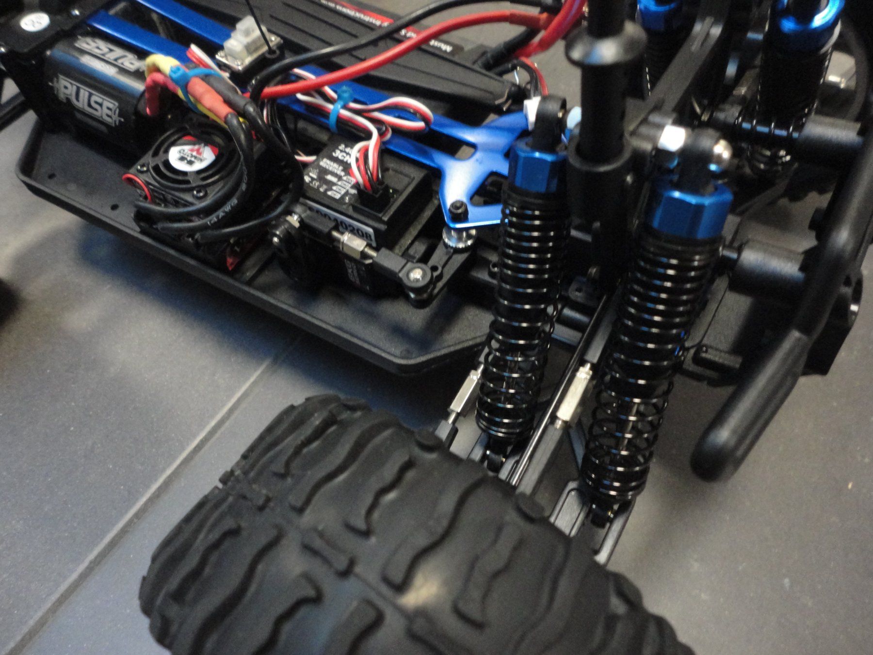 Modellismo RC: Monstertruck ca. 80kmh Neu Wechselfarbe – Nuovo e nell'imballaggio originale da Horgen venduto da RcModell 6