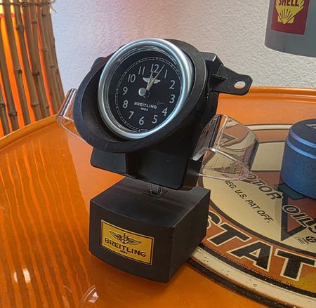 BREITLING AVIATIK ODER BENTLEY UHR MIT AUSSTELLER