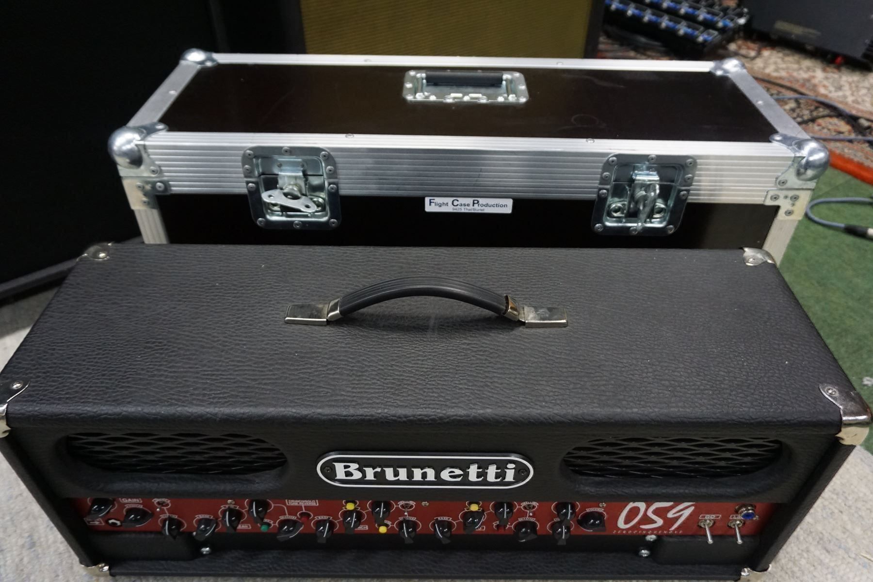 Strumenti musicali: Brunetti 059 Top 3.ch & 4x12" XL Cabinet – Usato da Ortschwaben venduto da Musictrade 5