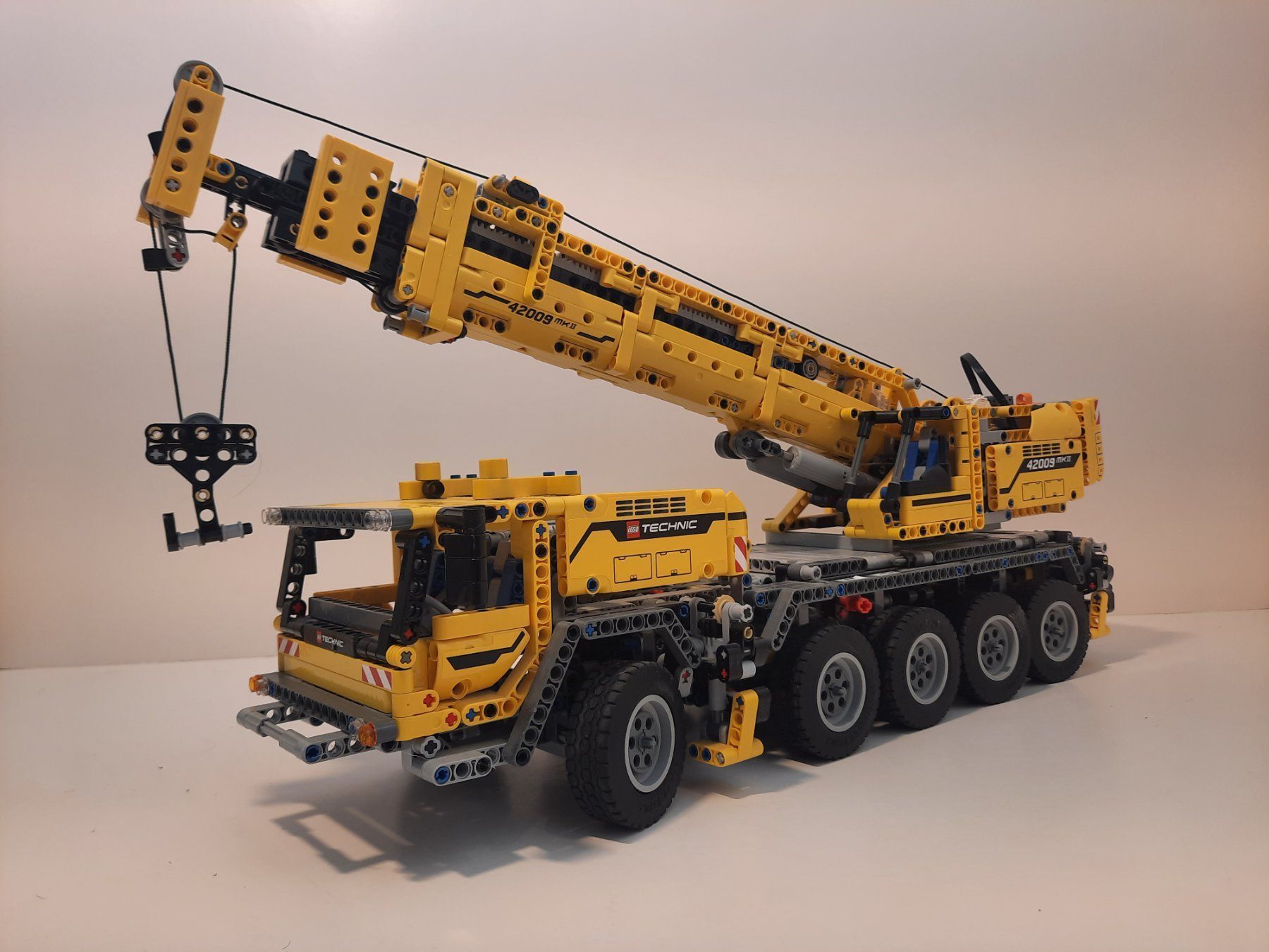 Lego Spielzeuge: LEGO Technik 42009 - Mobiler Kranwagen MK II – Gebraucht aus Bassersdorf von Serayy