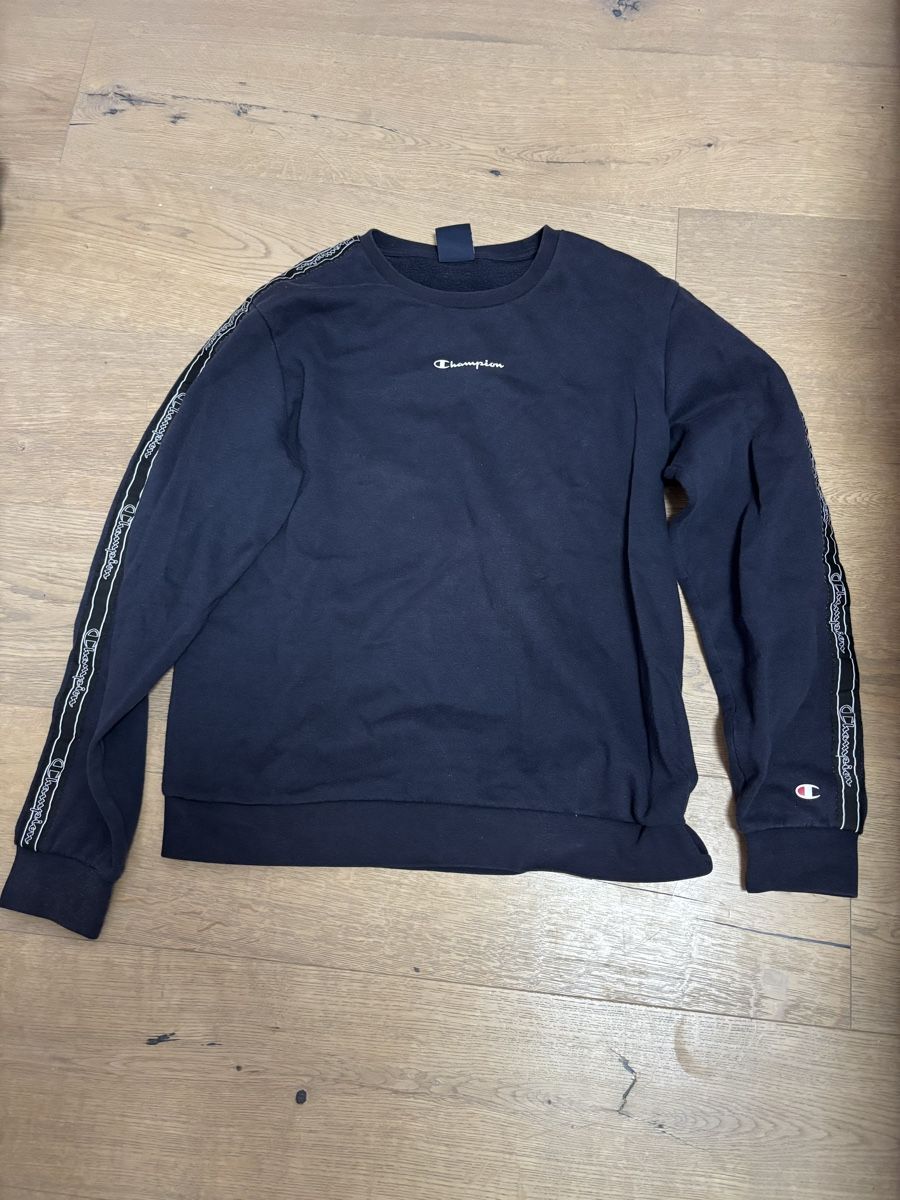 Champion Pullover & Sweatshirts: originaler dunkelblauer Champion Pullover – Neu (gemäss Beschreibung) aus Chur von gio_6rlp