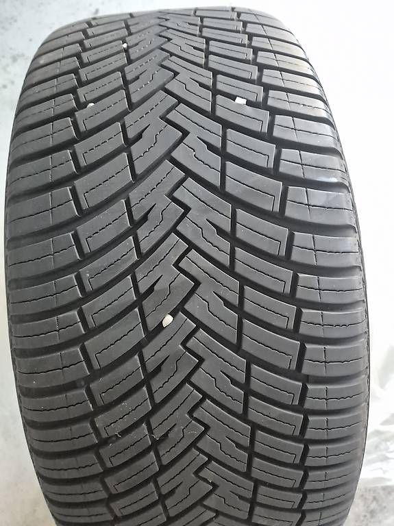 Pneus & Roues: Pirelli Scorpion 255/40R20 Recharge – D'occasion à Kleinandelfingen par Simeli80 1
