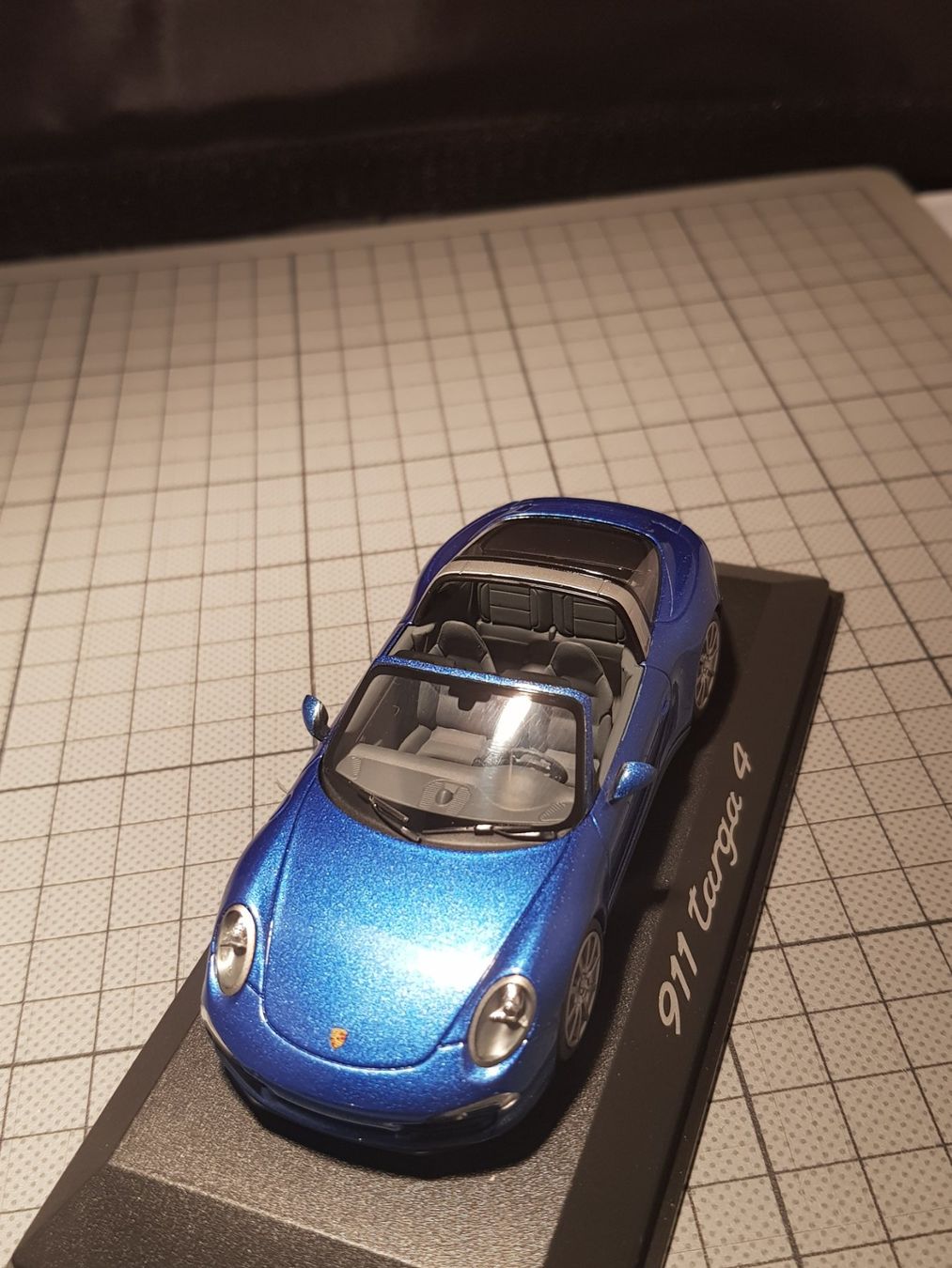 Porsche Modellini d'auto: Porsche 911 Targa 4 – Nuovo e nell'imballaggio originale da Chézard-St-Martin venduto da AlPat-Collections 1