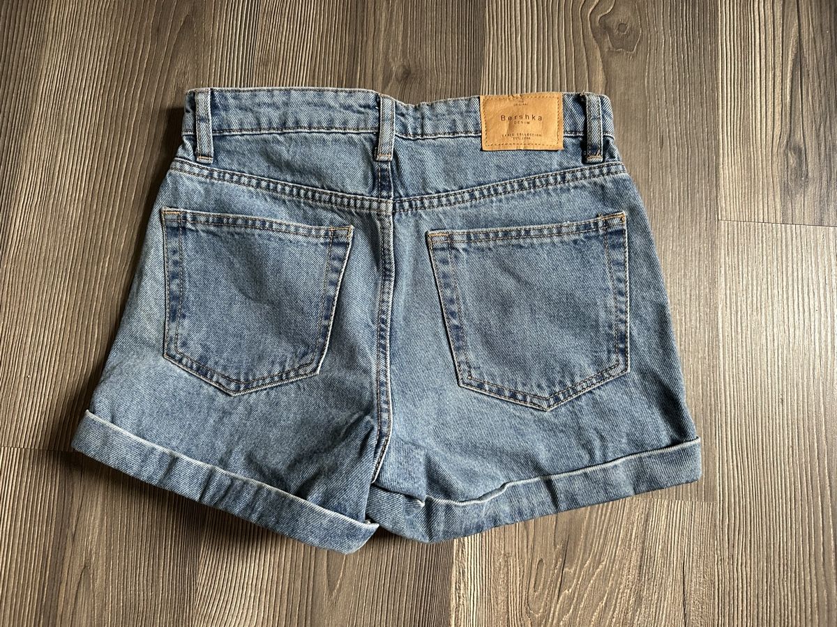 Bershka Pantalons: Jeans-Shorts Gr. 32 von Bershka – D'occasion à Schaanwald par ael248 2