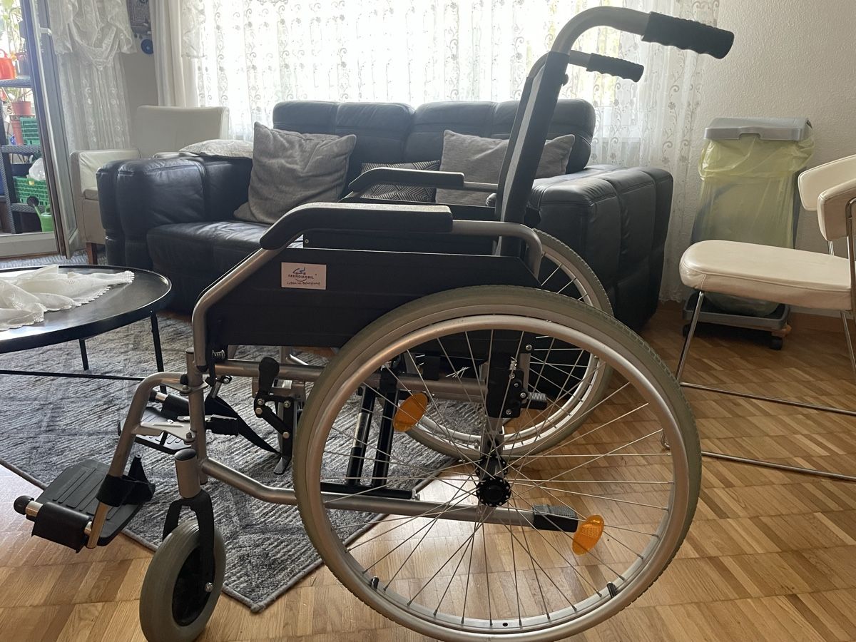 Chaises roulantes: Rollstuhl Trendmobil grösse XL – D'occasion à Niederhasli par sev_d7hq 2