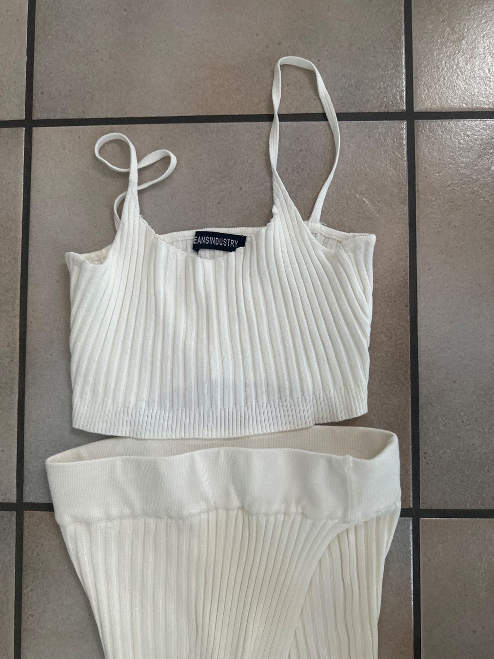 Gonne: 2 Teiler Weiss Jeansindustry mit schlitz Grösse XS-S – Nuovo (secondo la descrizione) da Dagmersellen venduto da sniff64 1