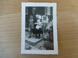 Foto, Generationsfoto Grossmutter mit Enkelkinder