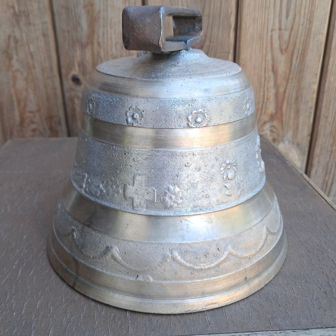 Glocken & Treicheln: Gute Alte Glocke  – Gebraucht aus Murten von SHETHOF