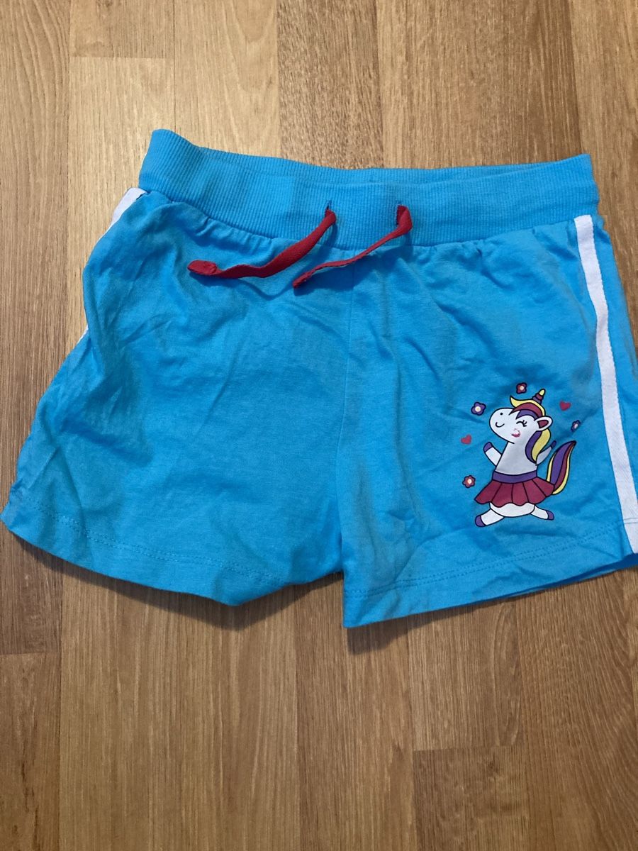 Pantalons: Mädchen Shorts Gr. 116/122 – D'occasion à Emmenbrücke par JJ_89