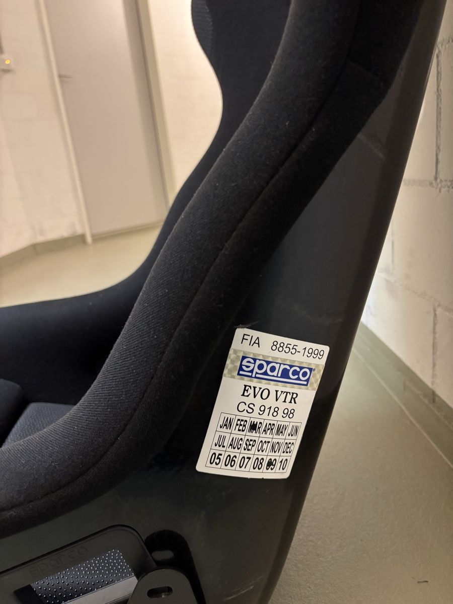Tutti pezzi di ricambio auto: Sparco EVO VTR Rennsitz - Top Zustand! – Usato da Hünenberg See venduto da lvkashy 1