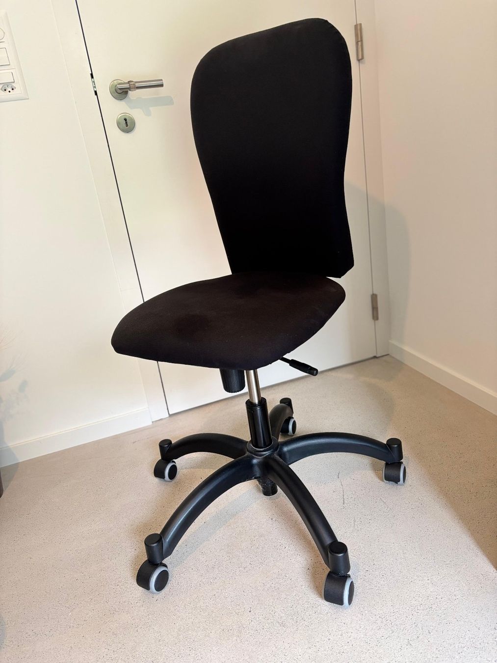Stühle: Chaise de bureau noire – Gebraucht aus La Tour-de-Peilz von MatthieuB1 2