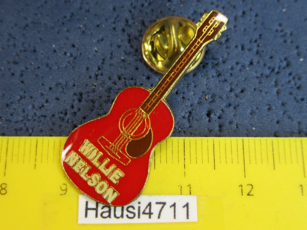 PIN COUNTRY GITARRE WILLIE NELSON GOLDIG GLASIERT | Kaufen auf Ricardo